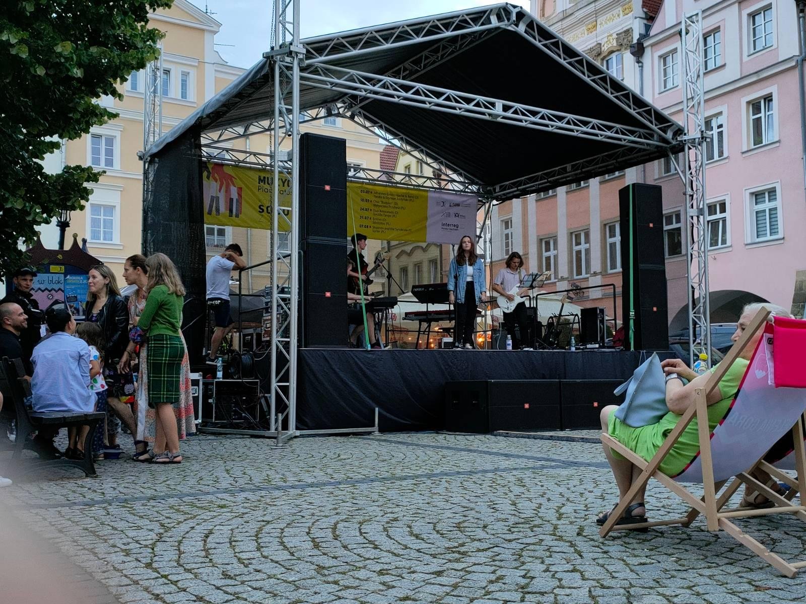 muzycznie-przy-ratuszu-98784