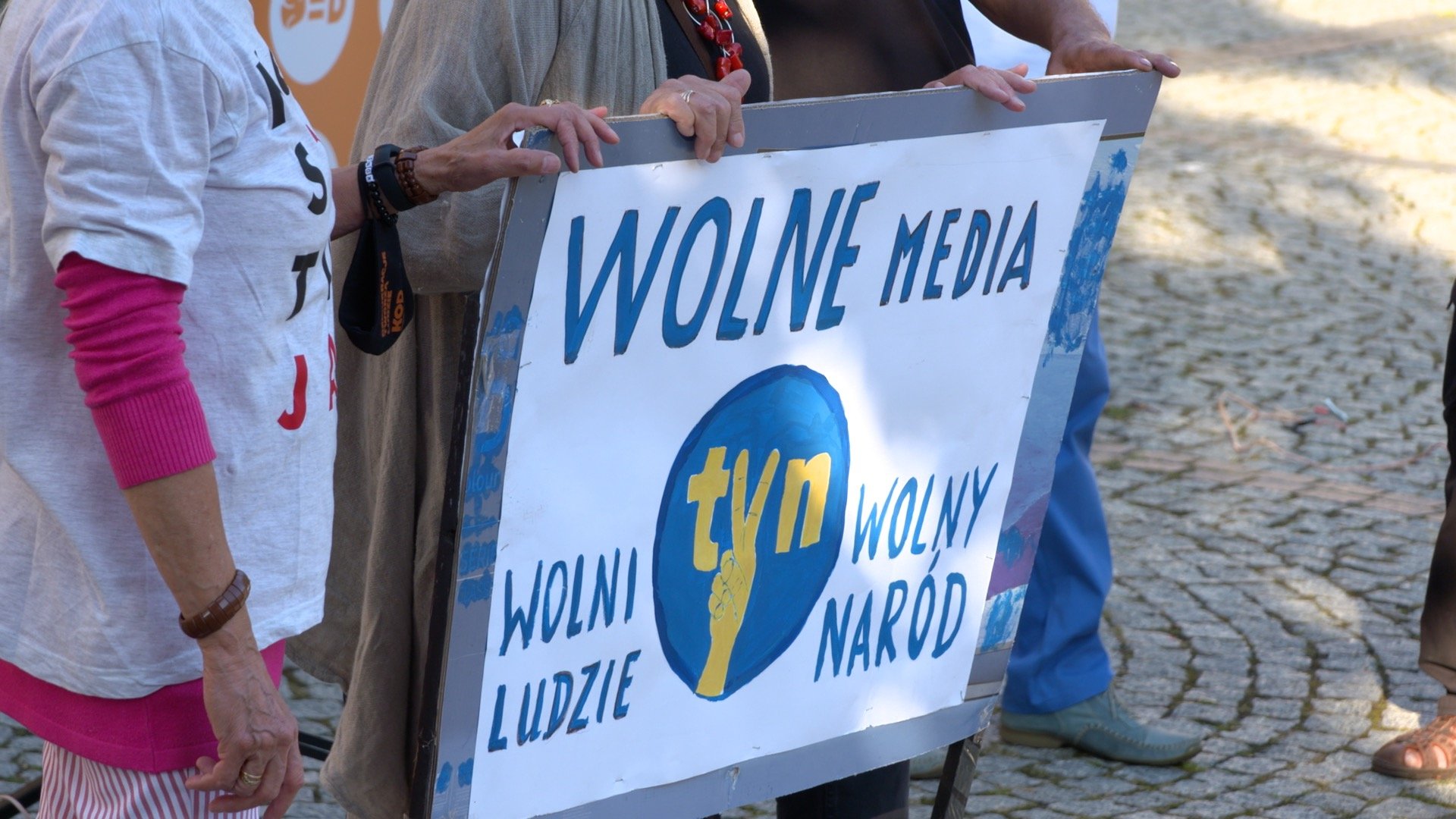 kod-w-obronie-tvnu-98880