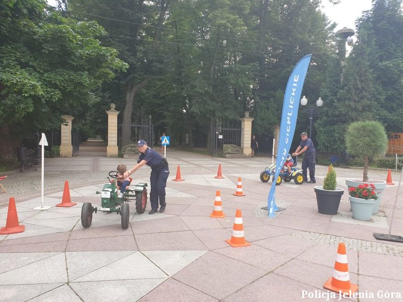 na-placu-piastowskim-bezpieczne-wakacje-98913