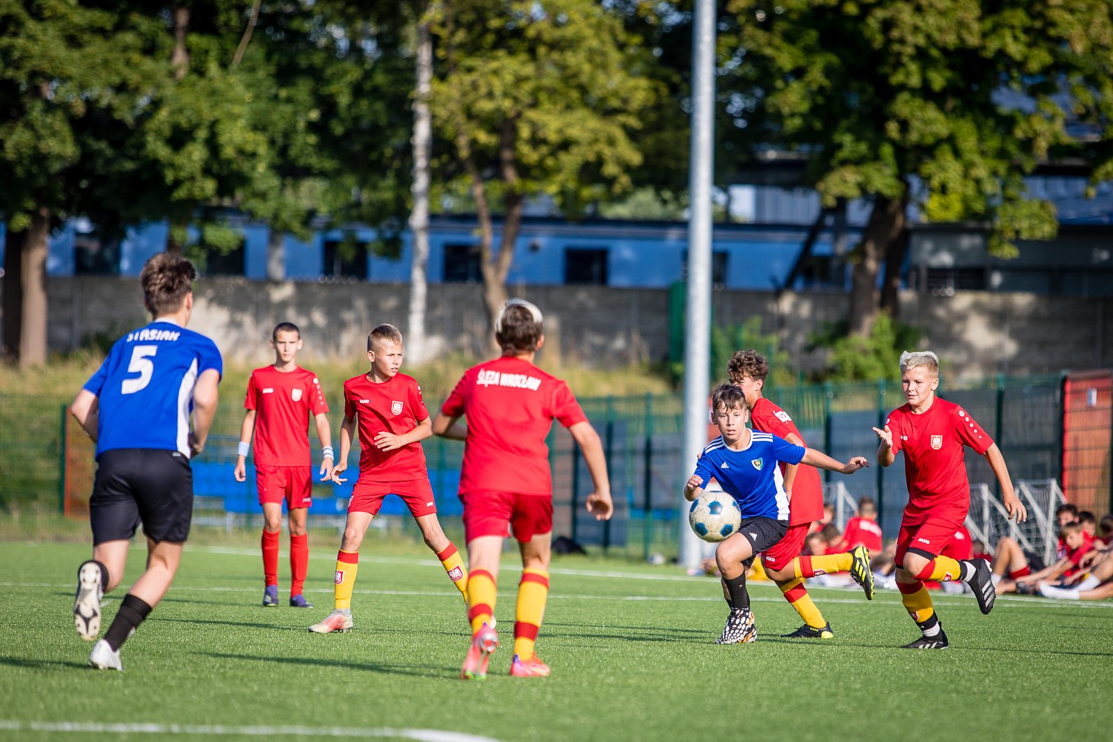 modzicy-sparowali-z-trampkarzami-slezy-98922