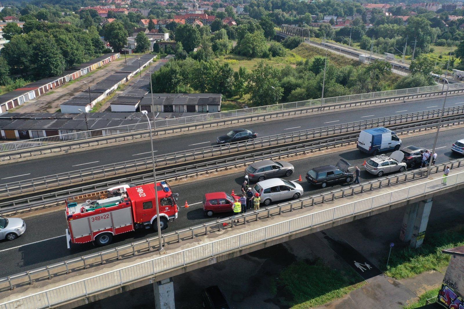 zderzyo-sie-piec-aut-98983