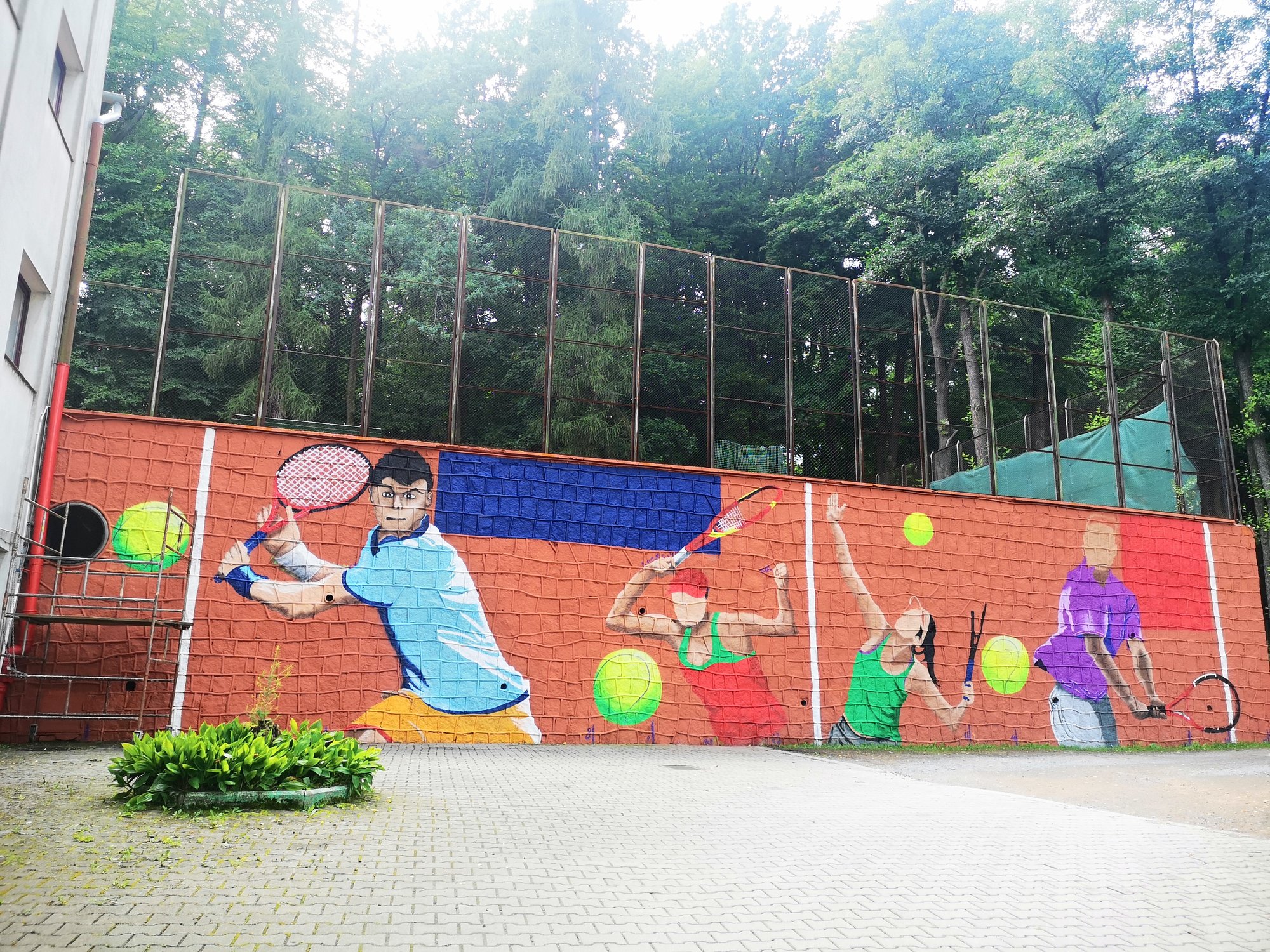 przy-kortach-powstaje-mural-99376