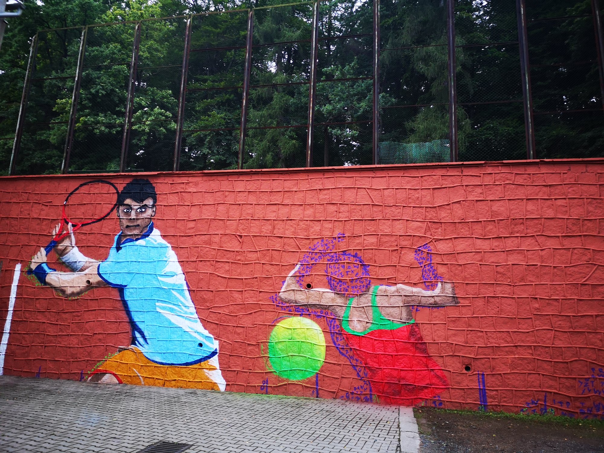 przy-kortach-powstaje-mural-99376