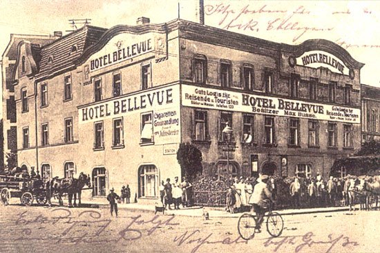Hotel Bellevue w latach świetności. Za polskich czasów Hotel Warszawski i podobno burdel. Później – między innymi – mieszkali tam Grecy.