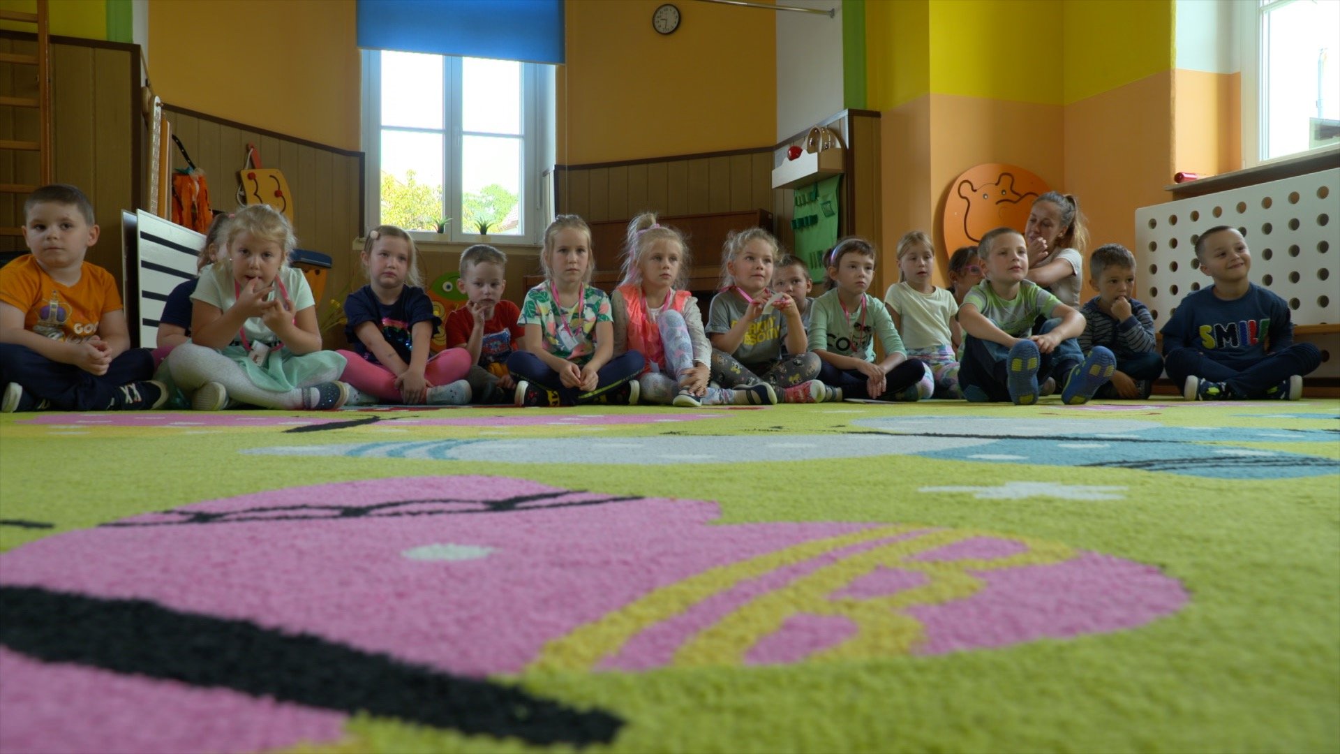 uczniowie-osemki-przedszkolakom-99653