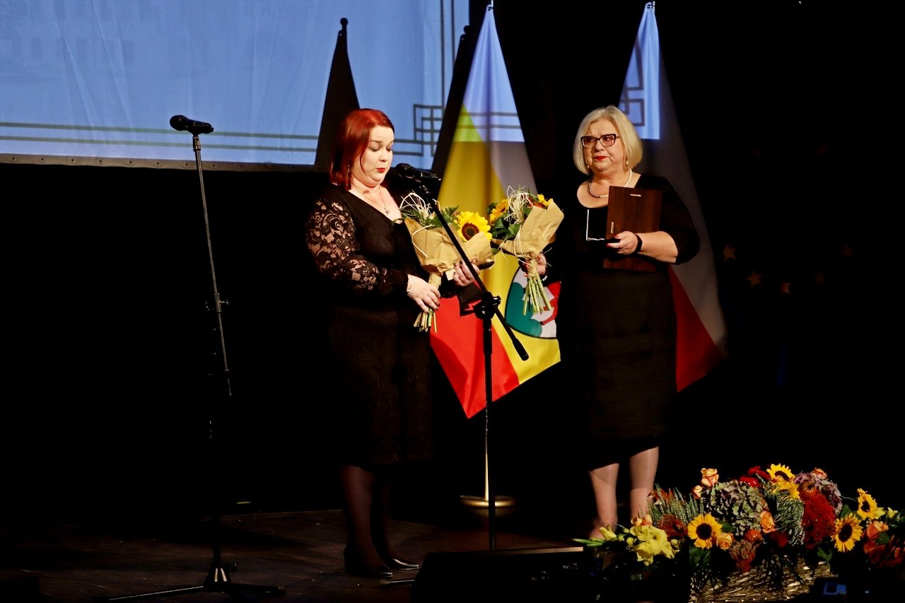 uroczysta-sesja-miejska-z-zasuzonymi-i-nagroda-99700
