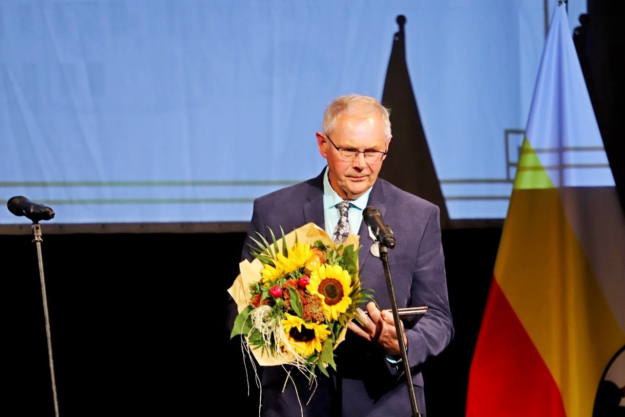 uroczysta-sesja-miejska-z-zasuzonymi-i-nagroda-99700