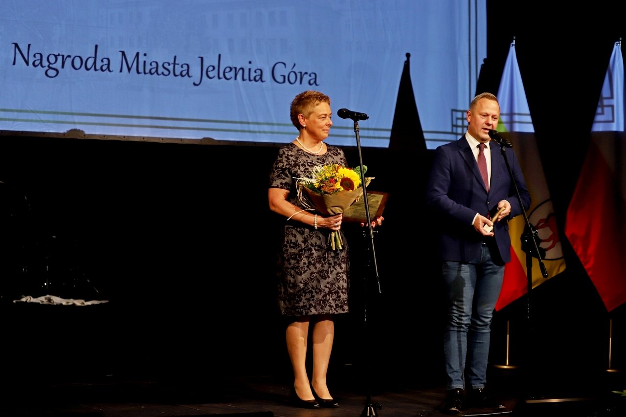 uroczysta-sesja-miejska-z-zasuzonymi-i-nagroda-99700