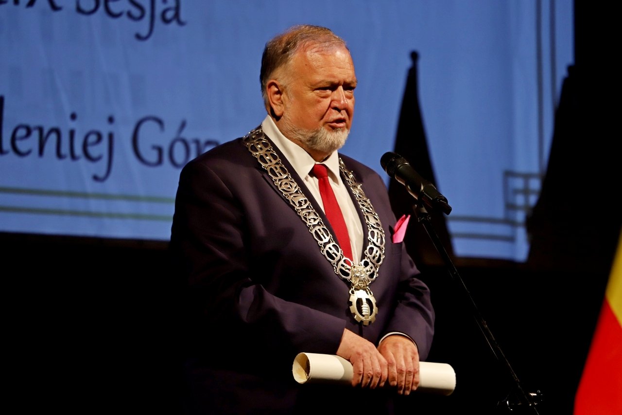 uroczysta-sesja-miejska-z-zasuzonymi-i-nagroda-99700