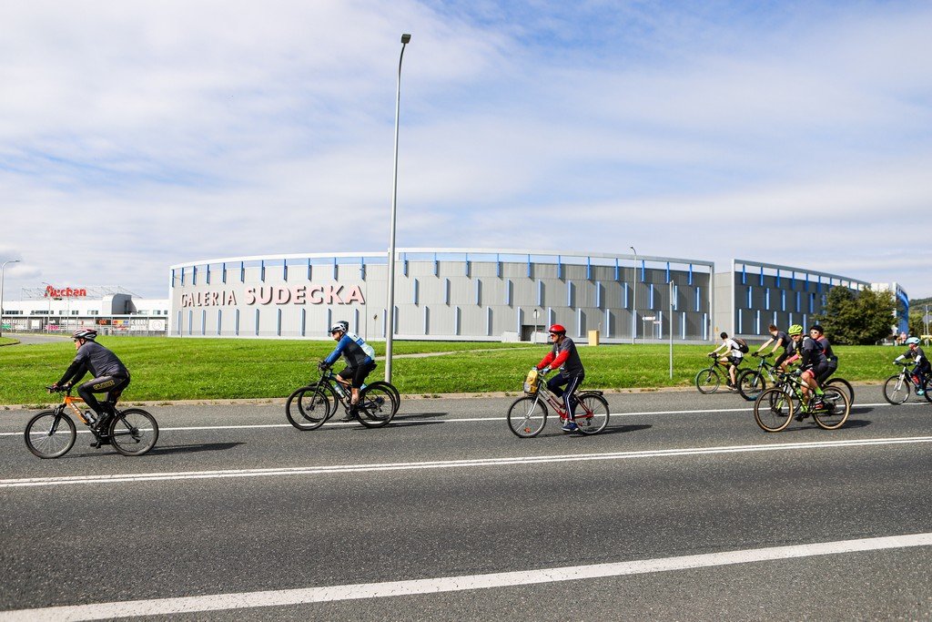 na-rowerach-podziekowali-mai-woszczowskiej-99899